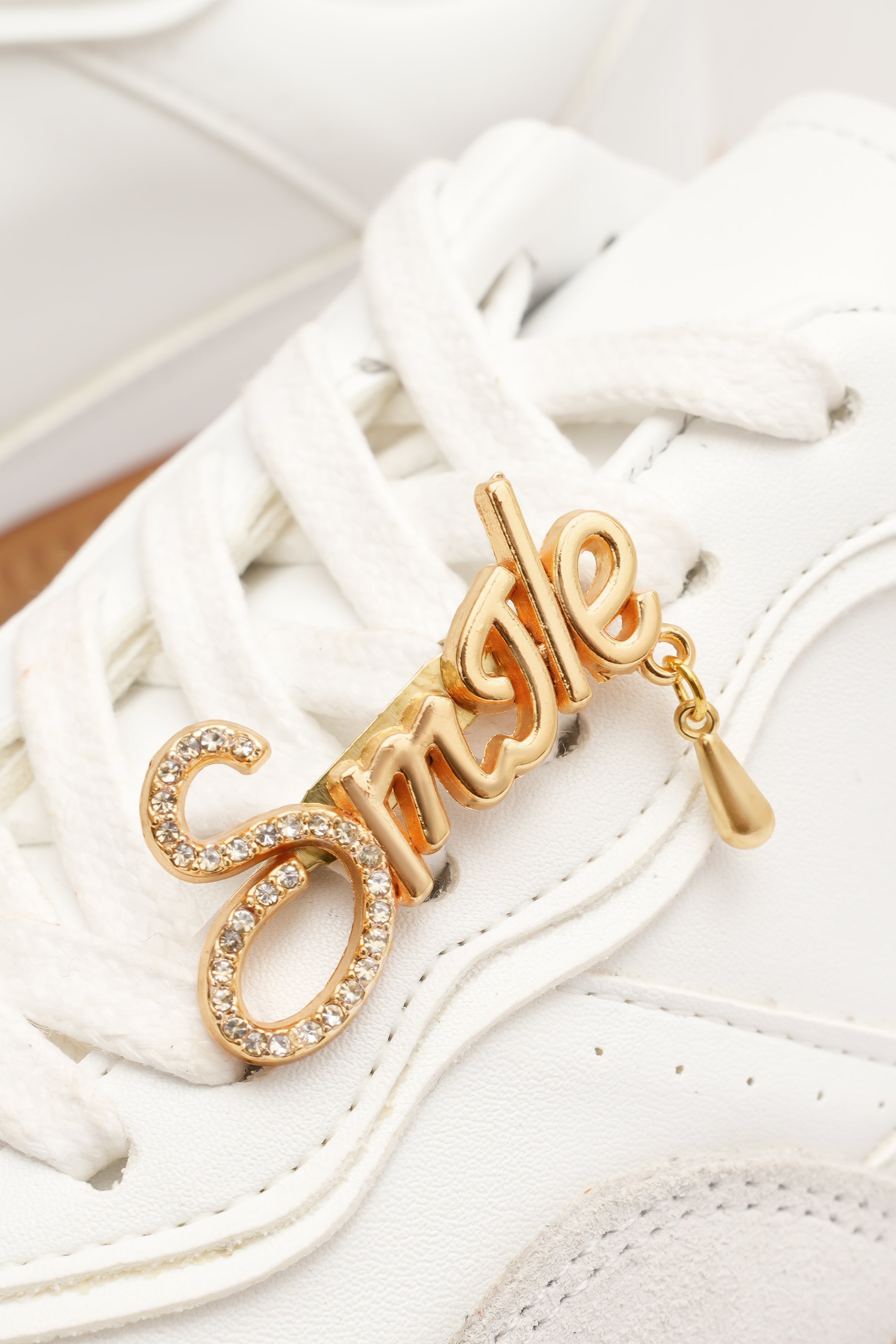Smile Yazılı Taşlı Gold Ayakkabı Aksesuarı