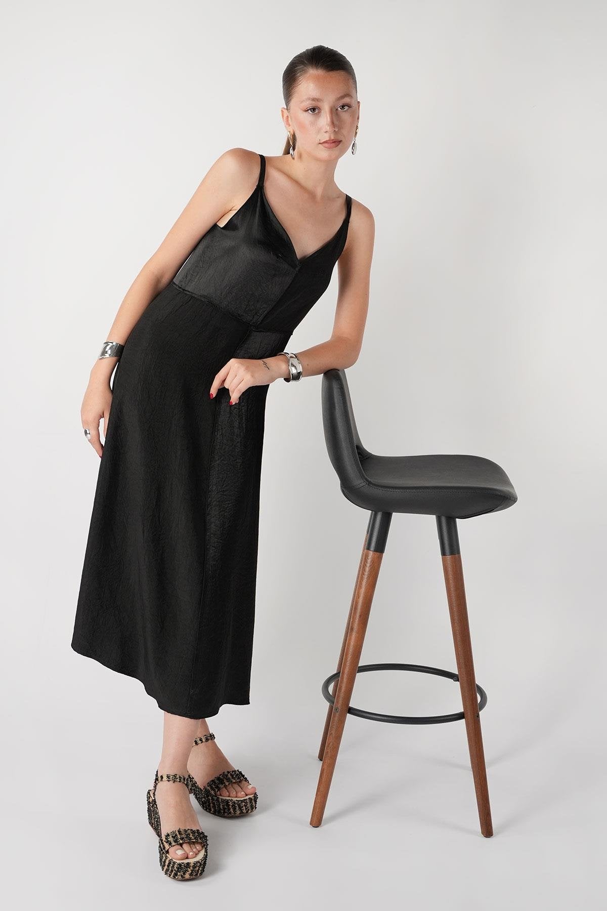 The Busy Bee Kadın Siyah Hasır Platform Topuklu Sandalet