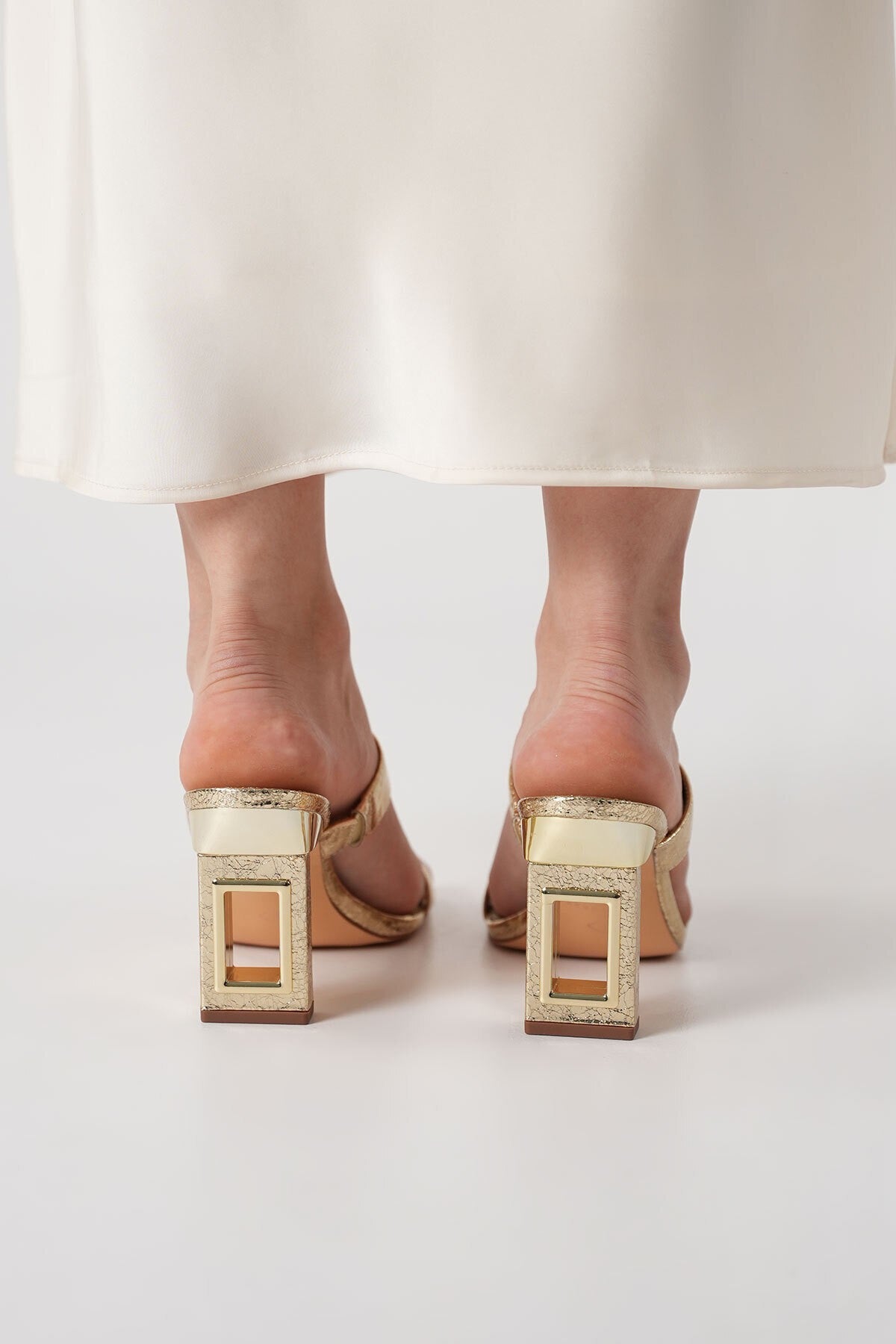 The Hollow Heel Kadın Altın Oyuk Topuklu Sandalet