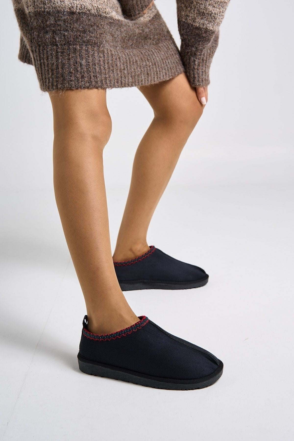 Stella Kadın Siyah Süet Dikiş Detaylı Ev Terliği