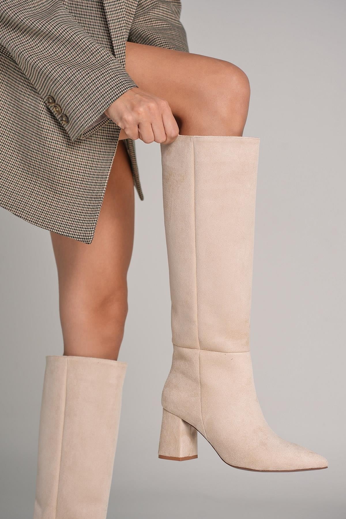 Lopez Kadın Bej Sivri Burun Kalın Topuklu Çizme