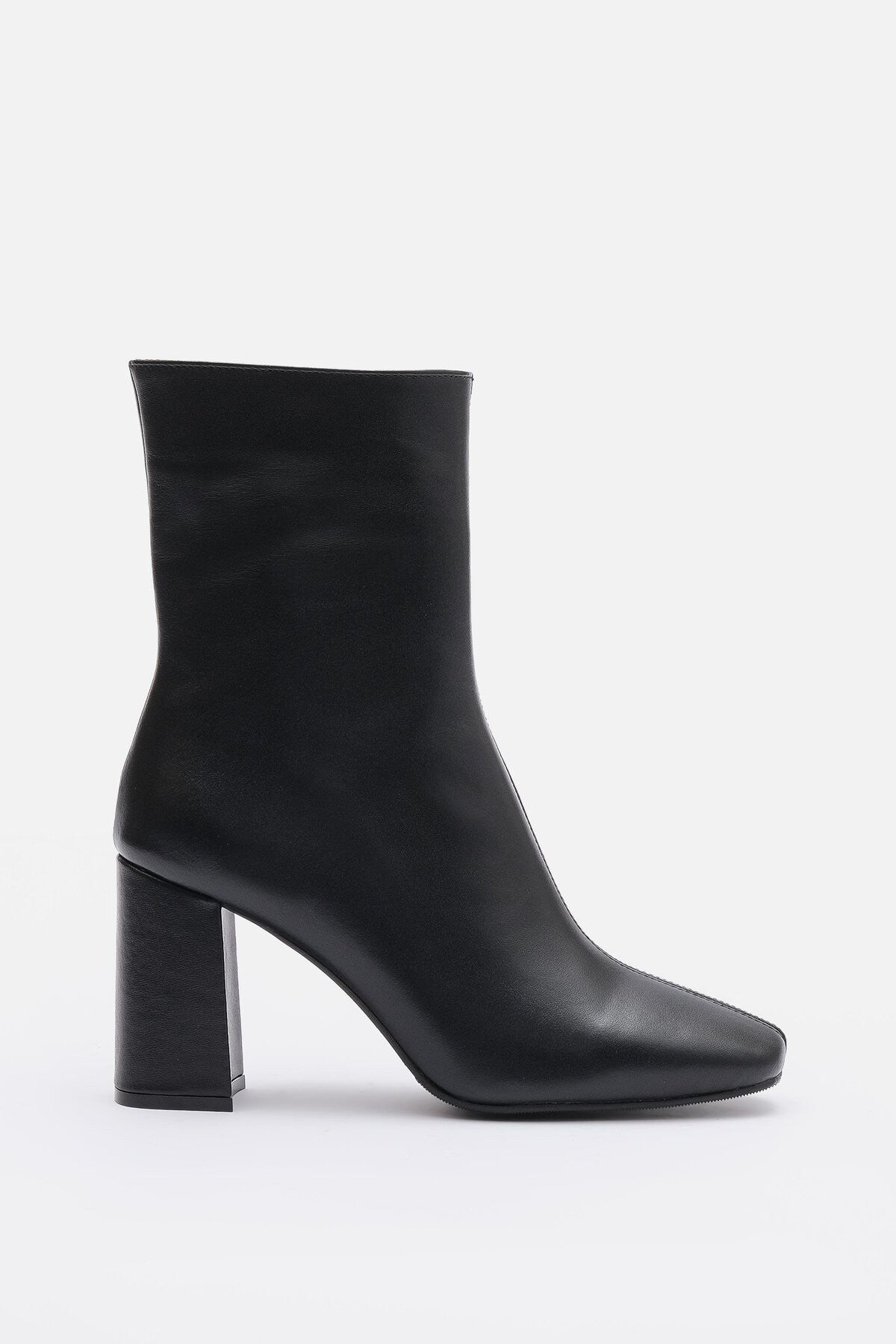 İEM Kadın Siyah Gerçek Deri Fermuarlı Topuklu Bot
