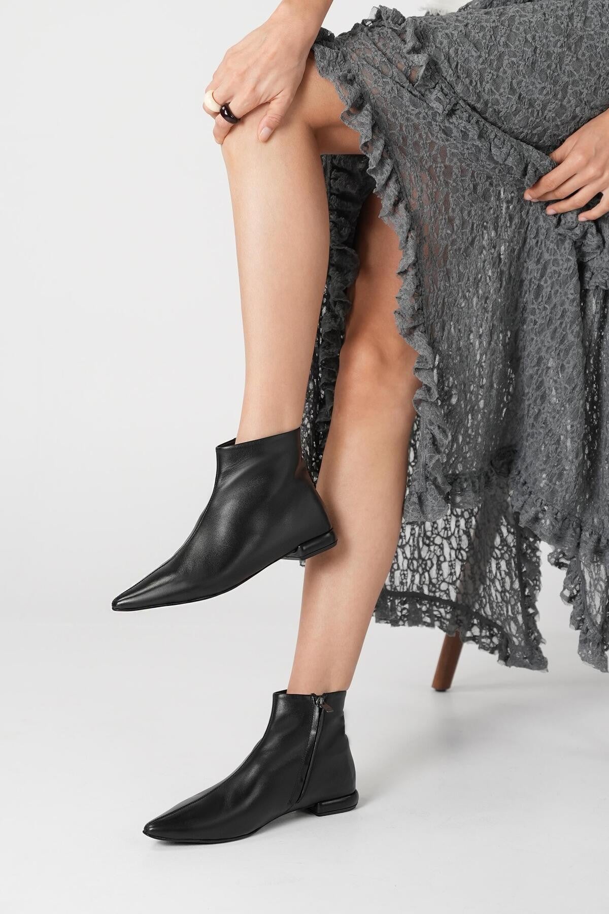 VITA Kadın Siyah %100 Gerçek Deri Sivri Burun Bot