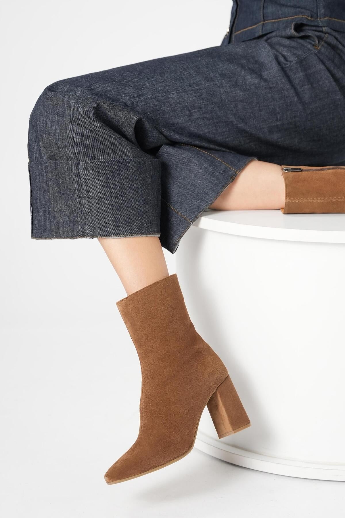 İEM Kadın Taba Süet Gerçek Deri Fermuarlı Topuklu Bot